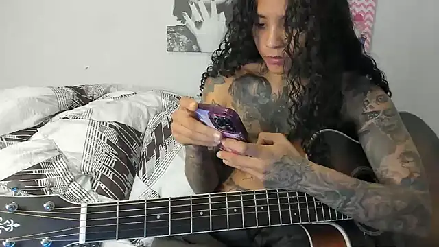 Snapshot of Ama_music chatting on 02-03-25, 07:21 Ama music online show from 02-03-25, 07:21