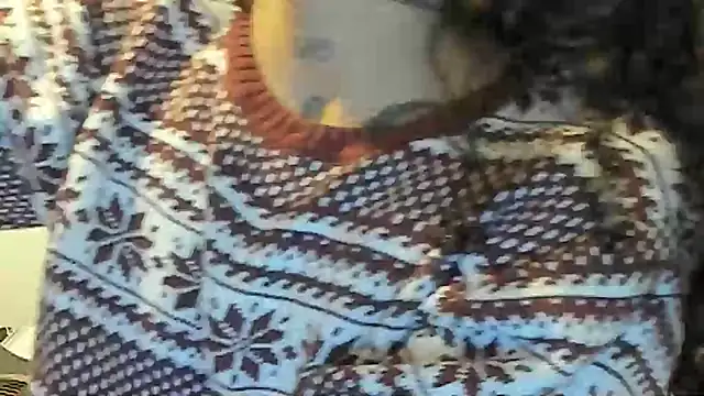 Snapshot of Ama_music chatting on 02-04-25, 04:18 Ama music online show from 02-04-25, 04:18