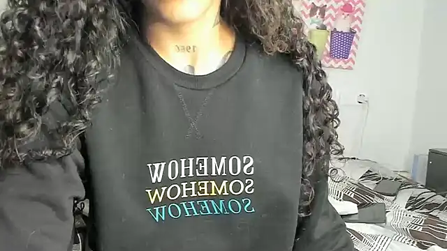 Snapshot of Ama_music chatting on 02-05-25, 03:31 Ama music online show from 02-05-25, 03:31