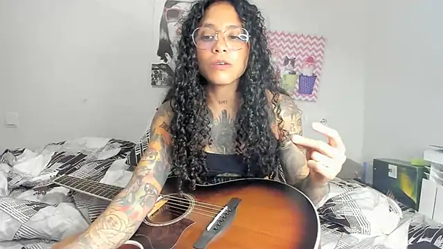 Snapshot of Ama_music chatting on 02-15-25, 07:39 Ama music online show from 02-15-25, 07:39