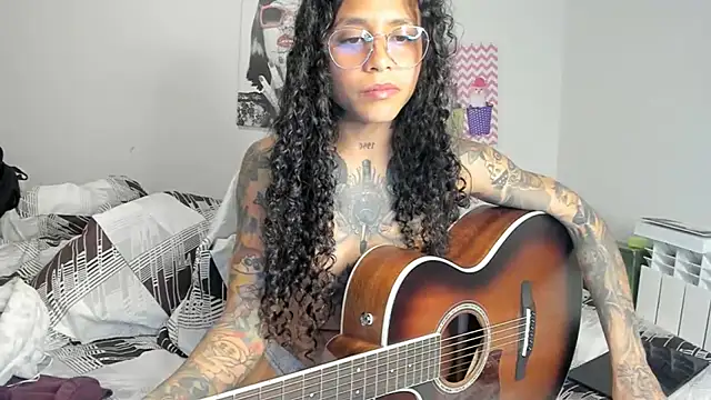 Snapshot of Ama_music chatting on 02-18-25, 08:58 Ama music online show from 02-18-25, 08:58