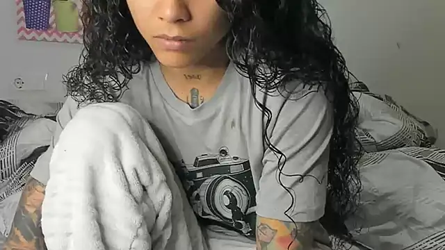 Snapshot of Ama_music chatting on 02-19-25, 06:10 Ama music online show from 02-19-25, 06:10