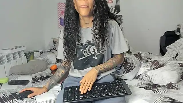 Snapshot of Ama_music chatting on 02-20-25, 02:57 Ama music online show from 02-20-25, 02:57