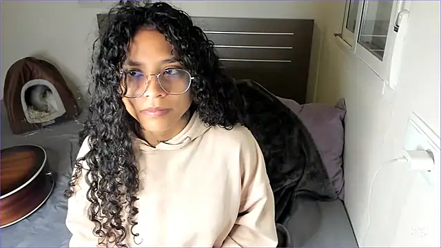 Snapshot of Ama_music chatting on 03-05-25, 11:06 Ama music online show from 03-05-25, 11:06