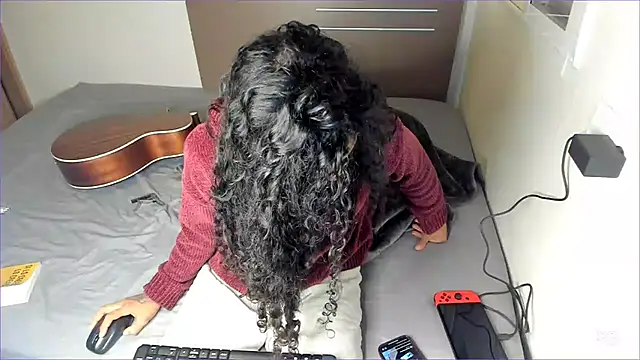 Snapshot of Ama_music chatting on 03-07-25, 10:35 Ama music online show from 03-07-25, 10:35