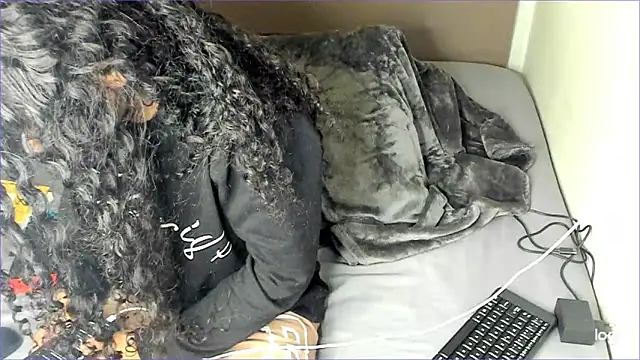 Snapshot of Ama_music chatting on 03-08-25, 11:58 Ama music online show from 03-08-25, 11:58