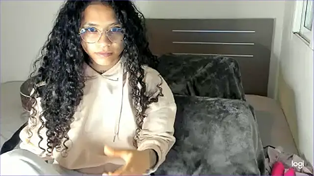 Snapshot of Ama_music chatting on 03-19-25, 08:23 Ama music online show from 03-19-25, 08:23