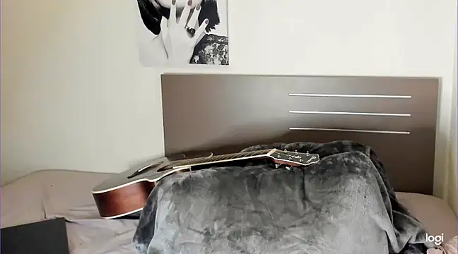 Snapshot of Ama_music chatting on 03-21-25, 08:50 Ama music online show from 03-21-25, 08:50