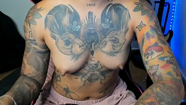 Snapshot of Ama_music chatting on 09-11-25, 09:20 Ama music online show from 09-11-25, 09:20