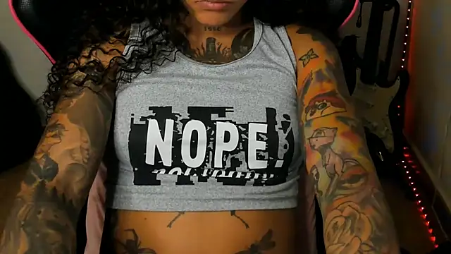 Snapshot of Ama_music chatting on 09-14-25, 10:47 Ama music online show from 09-14-25, 10:47