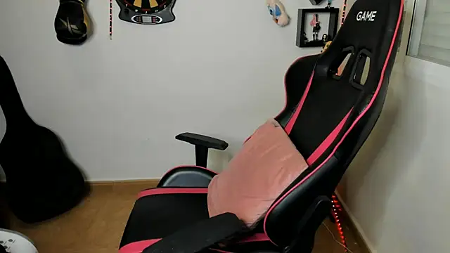 Snapshot of Ama_music chatting on 09-24-25, 09:12 Ama music online show from 09-24-25, 09:12