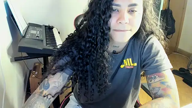 Snapshot of Ama_music chatting on 10-09-25, 07:28 Ama music online show from 10-09-25, 07:28