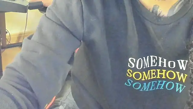 Snapshot of Ama_music chatting on 10-10-25, 08:13 Ama music online show from 10-10-25, 08:13