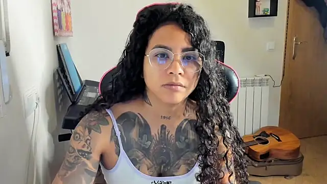 Snapshot of Ama_music chatting on 11-05-25, 10:26 Ama music online show from 11-05-25, 10:26