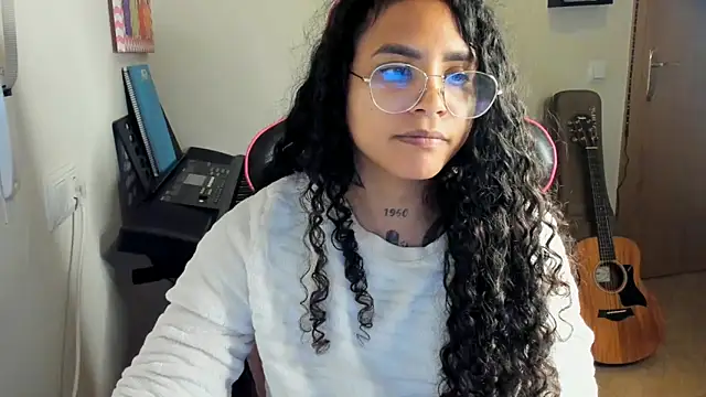 Snapshot of Ama_music chatting on 11-21-25, 03:00 Ama music online show from 11-21-25, 03:00