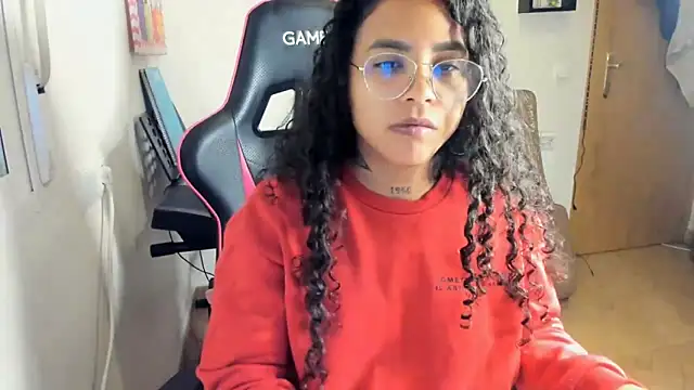 Snapshot of Ama_music chatting on 11-23-25, 03:12 Ama music online show from 11-23-25, 03:12