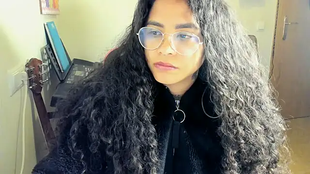 Snapshot of Ama_music chatting on 11-26-25, 02:07 Ama music online show from 11-26-25, 02:07