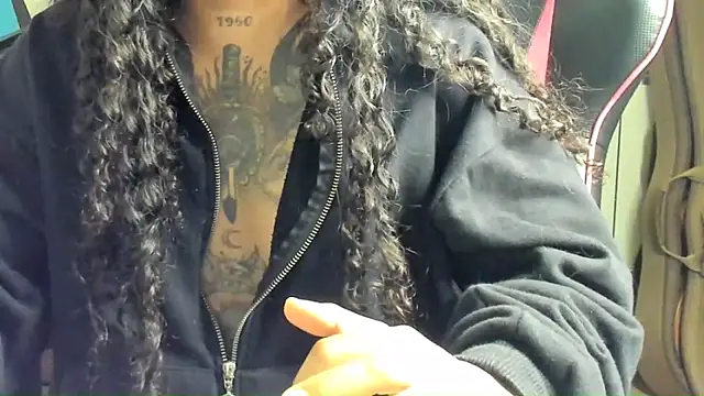 Snapshot of Ama_music chatting on 11-30-25, 09:24 Ama music online show from 11-30-25, 09:24