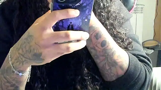 Snapshot of Ama_music chatting on 12-15-25, 09:24 Ama music online show from 12-15-25, 09:24