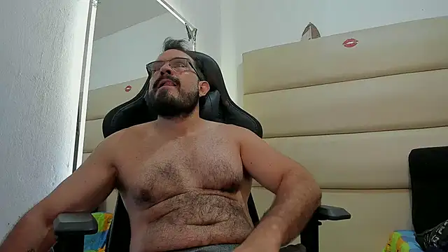 Snapshot of SbasTone_Muscle chatting on 11-14-25, 11:31 SbasTone Muscle online show from 11-14-25, 11:31