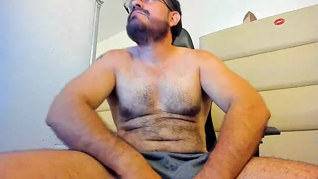 Snapshot of SbasTone_Muscle chatting on 11-24-25, 03:01 SbasTone Muscle online show from 11-24-25, 03:01