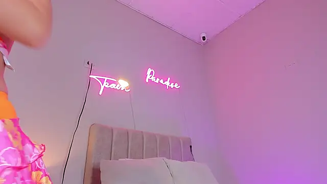 Snapshot of _angela_x chatting on 01-09-25, 05:43 angela x online show from 01-09-25, 05:43