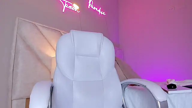 Snapshot of _angela_x chatting on 02-20-25, 06:13 angela x online show from 02-20-25, 06:13