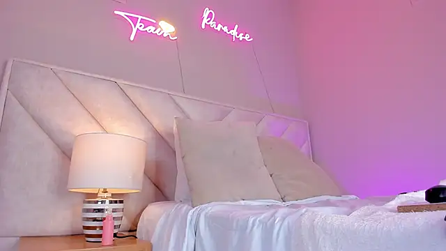 Snapshot of _angela_x chatting on 02-22-25, 03:03 angela x online show from 02-22-25, 03:03