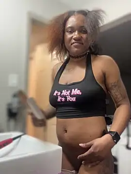 Snapshot of PrettyGal_Tingz chatting on 02-06-25, 11:26 PrettyGal Tingz online show from 02-06-25, 11:26