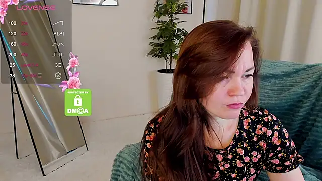 Snapshot of VanessaSmuth chatting on 10-13-25, 03:17 VanessaSmuth online show from 10-13-25, 03:17
