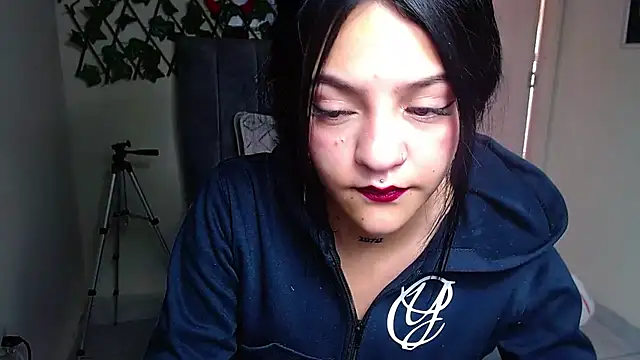 Violettasquirt online show from 06-10-26, 01:43