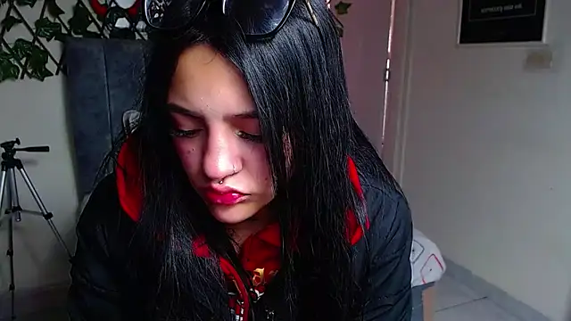 Violettasquirt online show from 06-11-26, 01:42