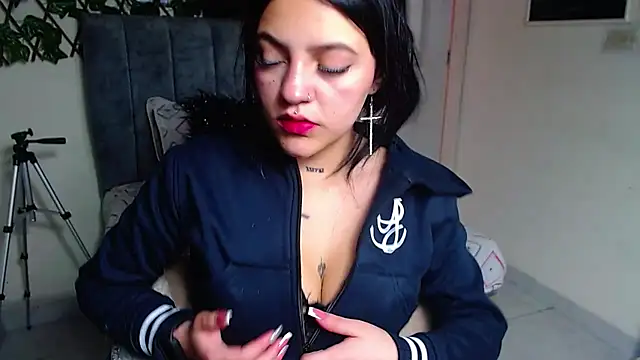 Violettasquirt online show from 06-13-26, 02:04