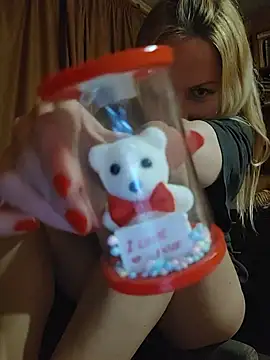 Linda 999 online show from 01-19-25, 05:39