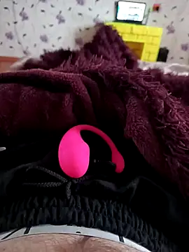 Snapshot of red_red00 chatting on 12-14-24, 12:44 red red00 online show from 12-14-24, 12:44