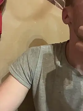 Snapshot of red_red00 chatting on 11-08-25, 05:23 red red00 online show from 11-08-25, 05:23