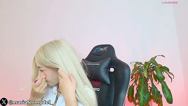 Snapshot of Mariafer05 chatting on 02-15-26, 03:09 Mariafer05 online show from 02-15-26, 03:09