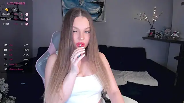 Snapshot of wwildfox chatting on 01-14-25, 03:15 wwildfox online show from 01-14-25, 03:15