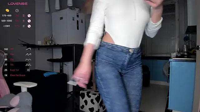 Snapshot of wwildfox chatting on 02-27-25, 08:53 wwildfox online show from 02-27-25, 08:53