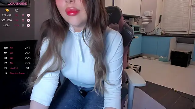 Snapshot of wwildfox chatting on 03-06-25, 05:54 wwildfox online show from 03-06-25, 05:54