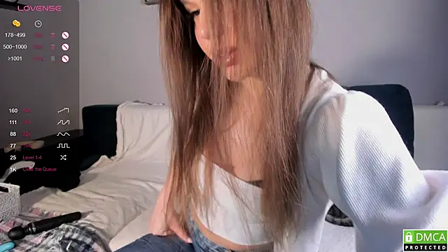 Snapshot of wwildfox chatting on 12-16-25, 06:24 wwildfox online show from 12-16-25, 06:24