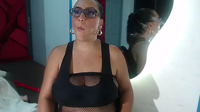 EvaMills1 online show from 02-01-25, 03:18