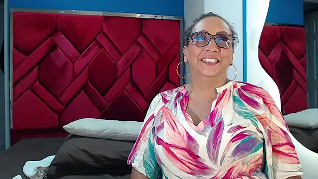 EvaMills1 online show from 02-20-25, 07:52