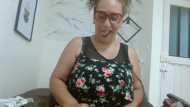 EvaMills1 online show from 09-29-25, 09:08