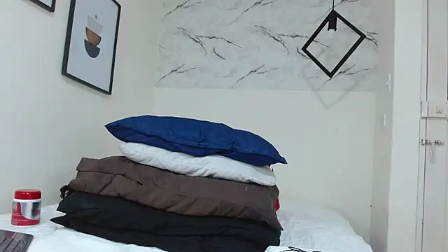 EvaMills1 online show from 11-10-25, 08:41