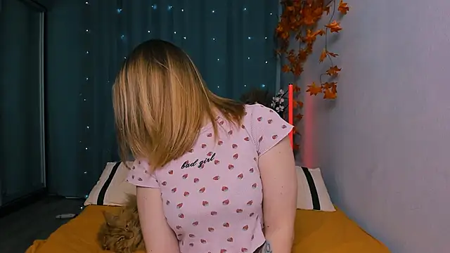 Snapshot of InsatiableFoxX chatting on 09-30-25, 05:51 InsatiableFoxX online show from 09-30-25, 05:51