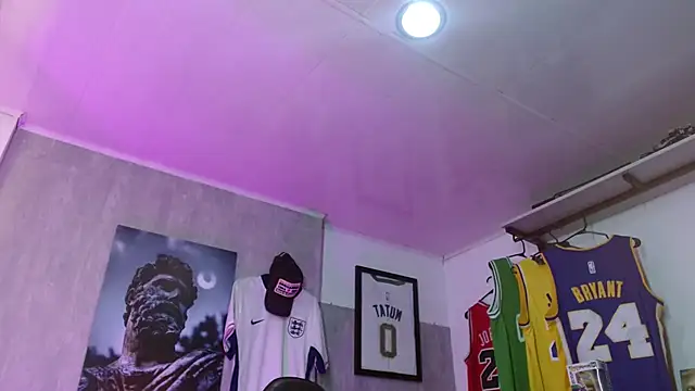 Hendry  online show from 12-18-25, 03:56