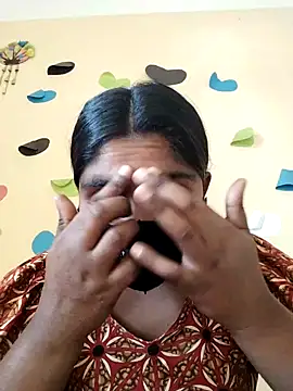 Snapshot of Lina-Rose chatting on 03-05-25, 07:49 Lina-Rose online show from 03-05-25, 07:49