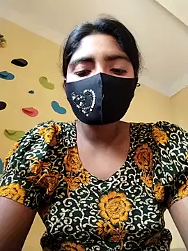 Snapshot of Lina-Rose chatting on 03-08-25, 09:39 Lina-Rose online show from 03-08-25, 09:39