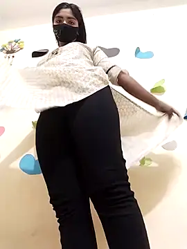 Snapshot of Lina-Rose chatting on 03-20-25, 12:53 Lina-Rose online show from 03-20-25, 12:53